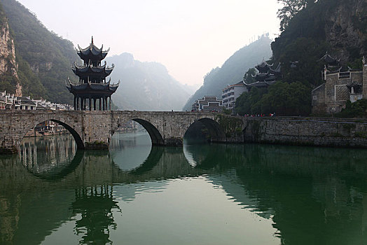 lo bach thu khung 3